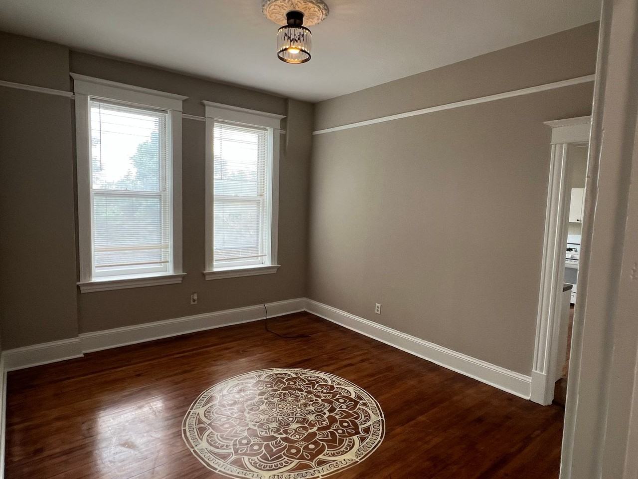 3100 N Western Ave - Photo 2 of 12