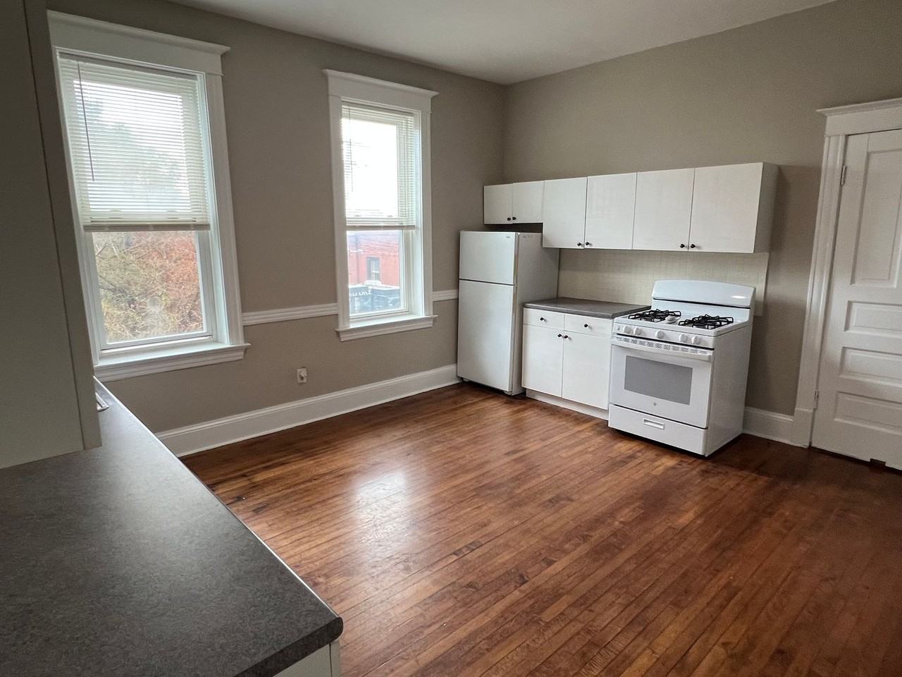 3100 N Western Ave - Photo 4 of 12