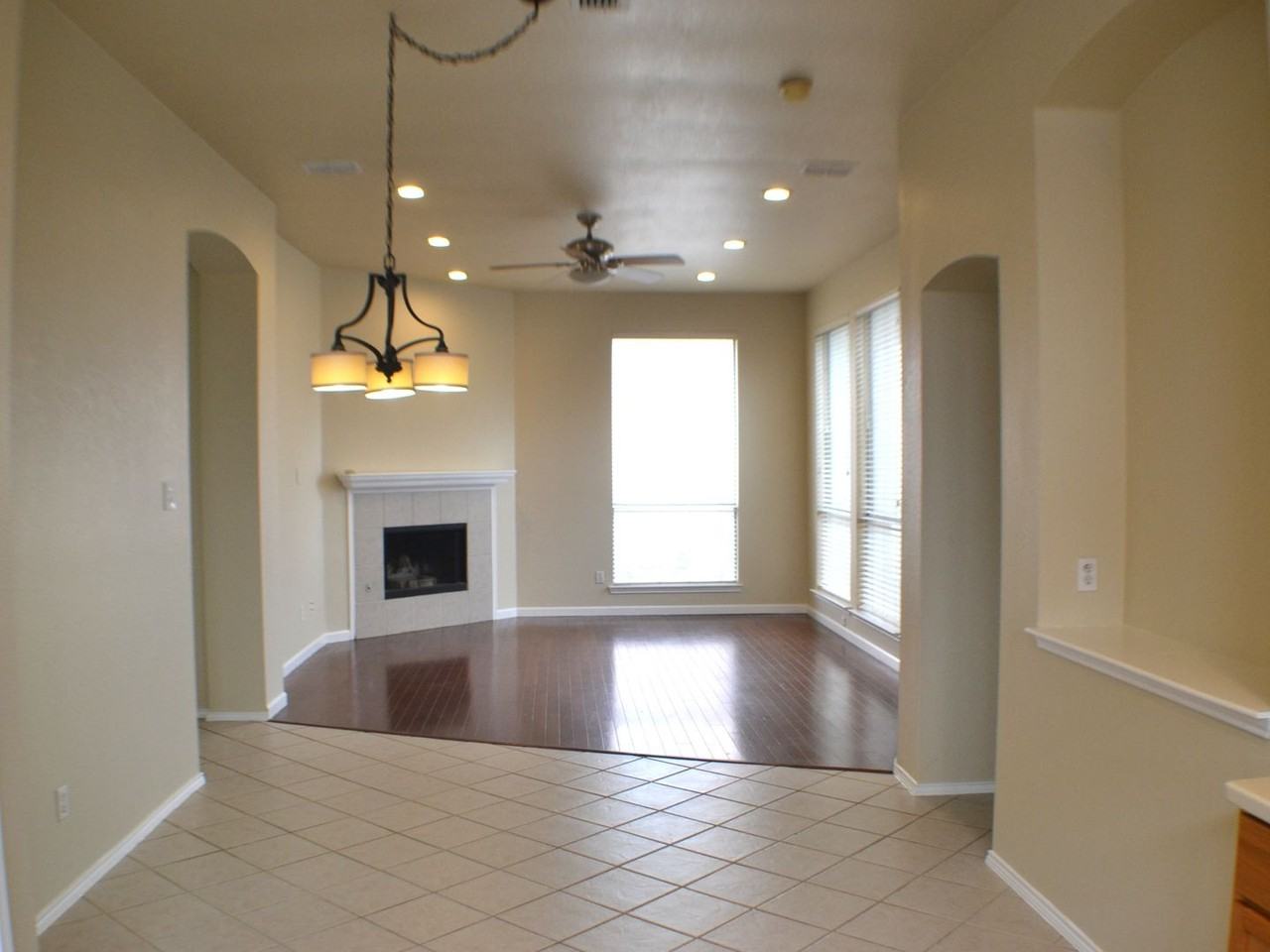 1013 Clear Creek Dr - Photo 3 of 13