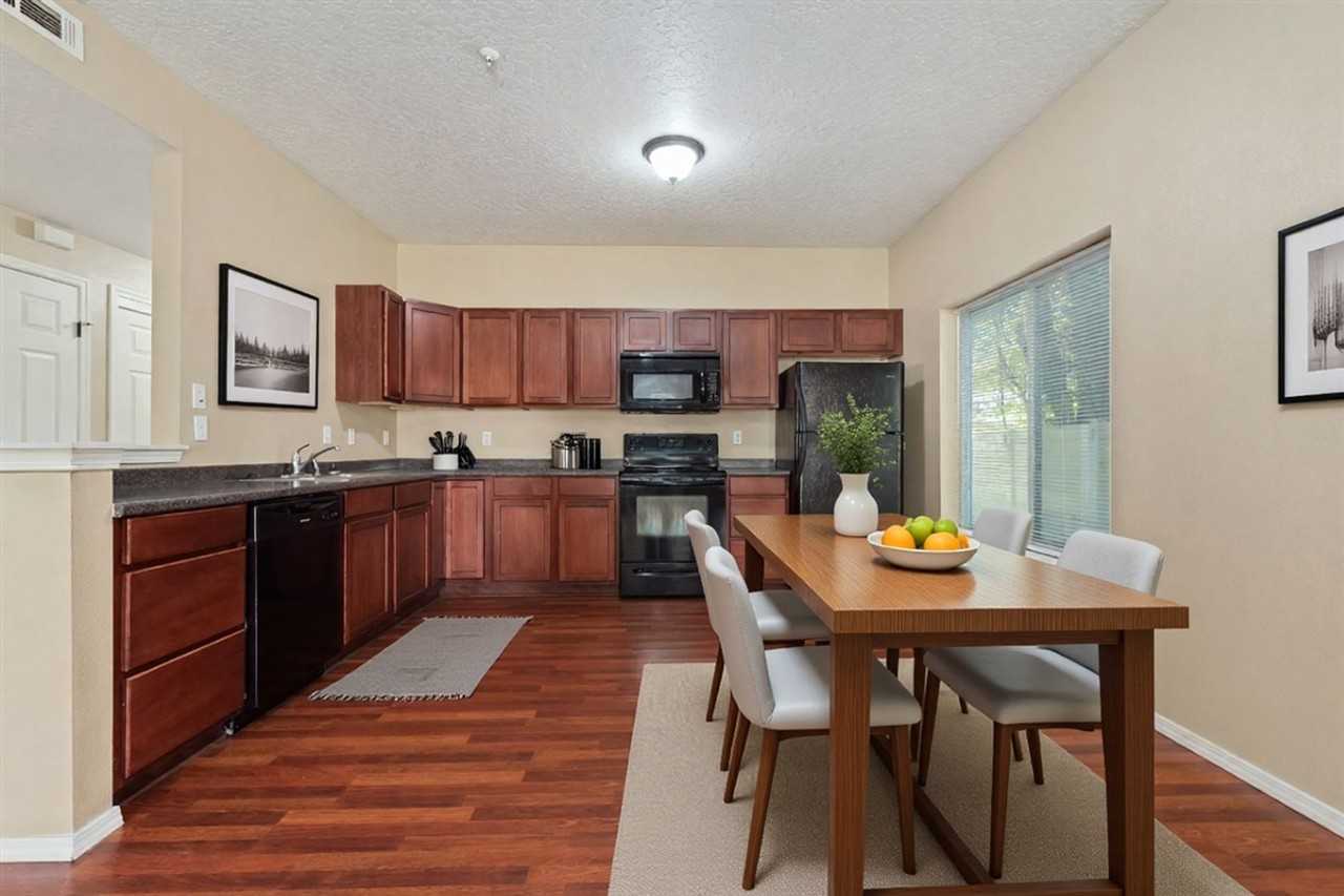 Canal St Apartments - Photo 5 of 37