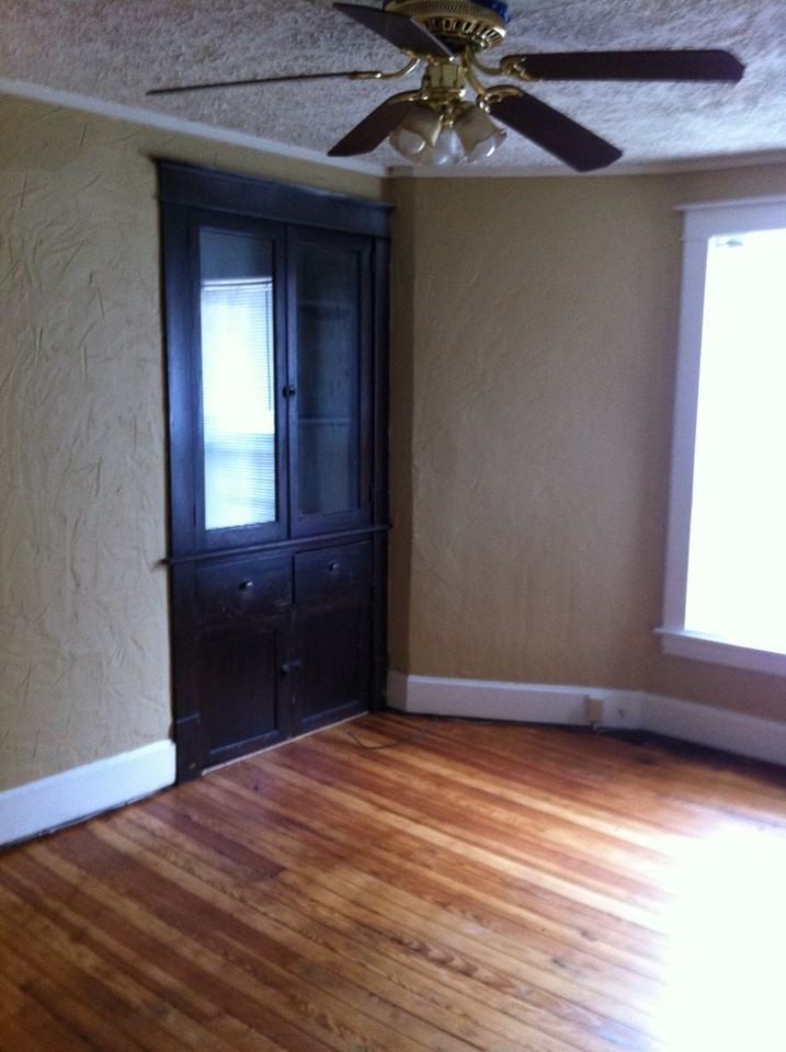 1115 Main St - Photo 3 of 12