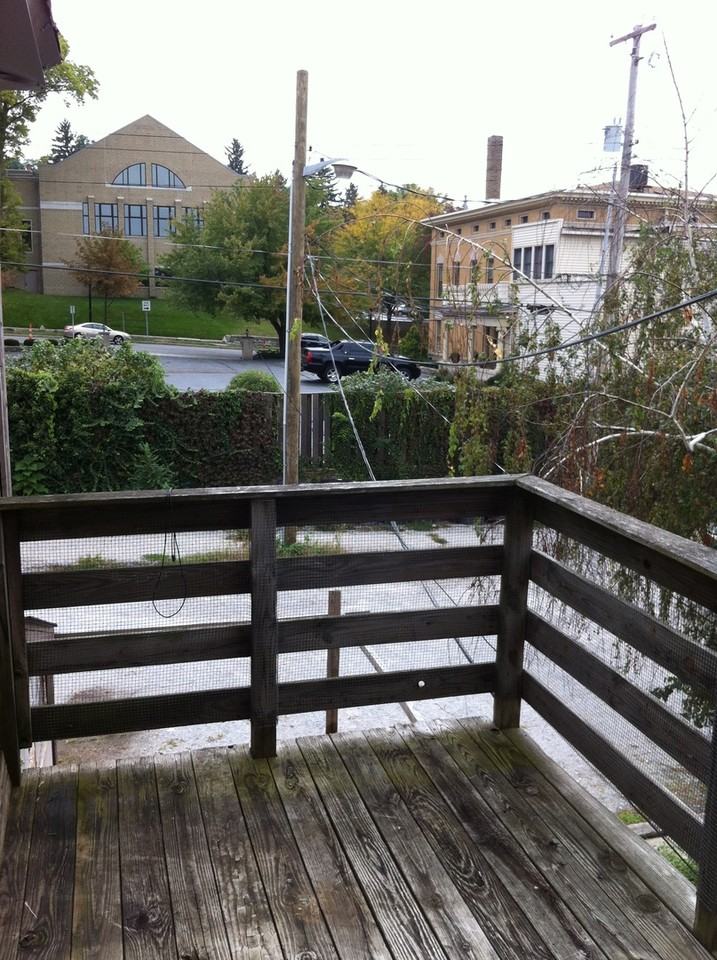 1115 Main St - Photo 5 of 12