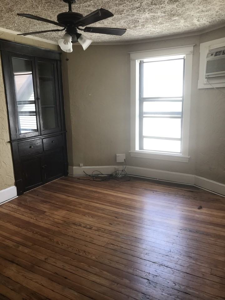 1115 Main St - Photo 6 of 12