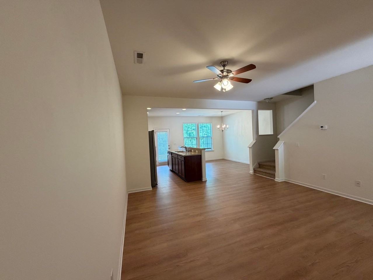 101 E Grove Point Dr - Photo 3 of 9