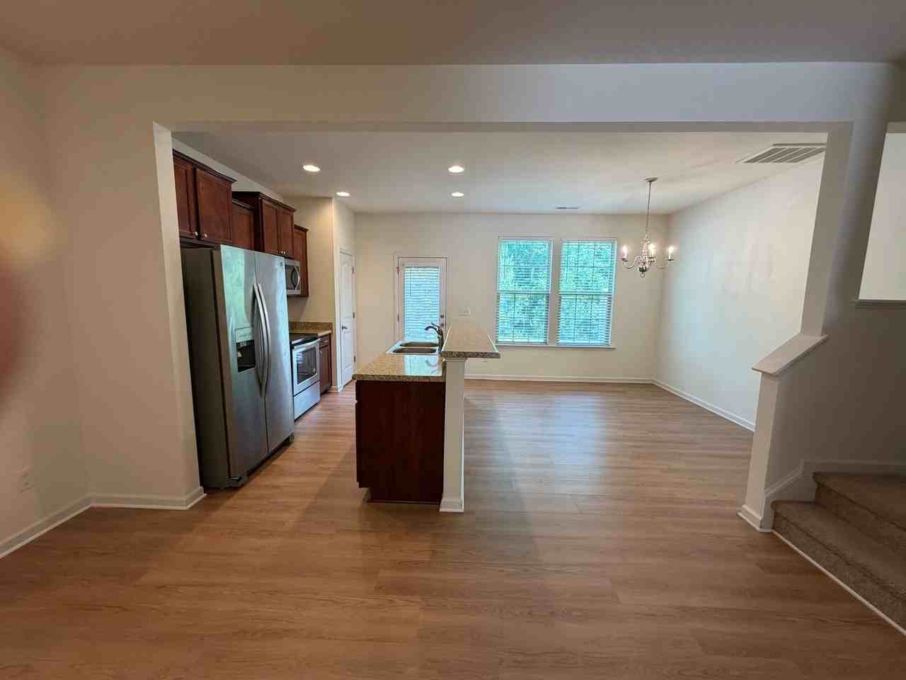 101 E Grove Point Dr - Photo 4 of 9