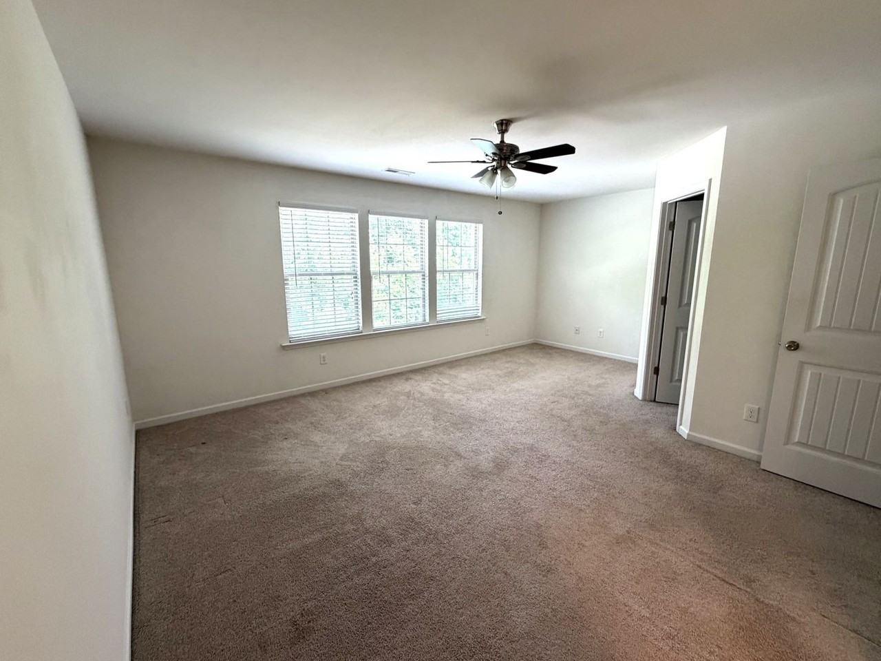 101 E Grove Point Dr - Photo 5 of 9