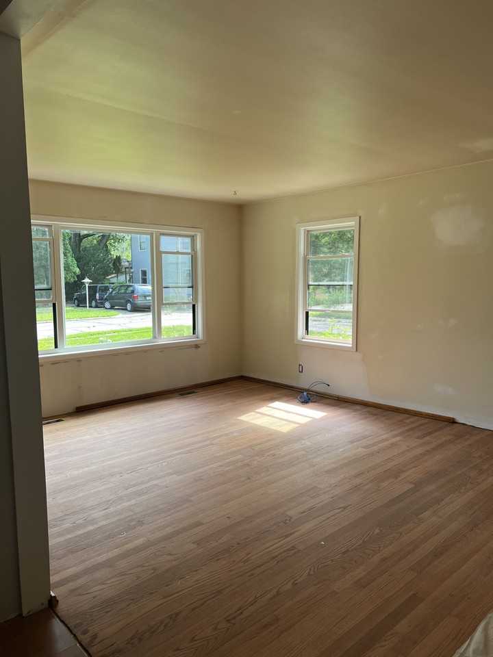 706 Whiting Ave #NA - Photo 2 of 6