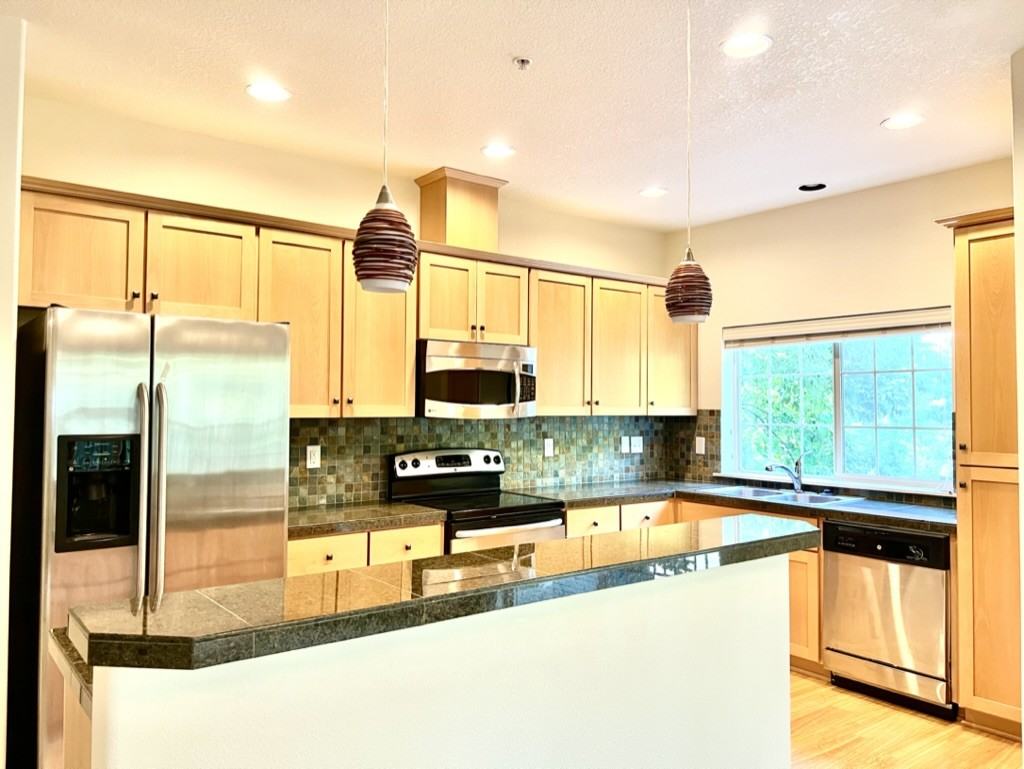 8005 Ne Rockne Way #8005 - Photo 5 of 32