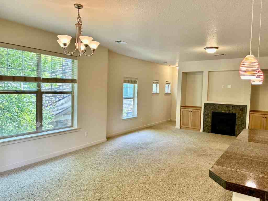 8005 Ne Rockne Way #8005 - Photo 6 of 32