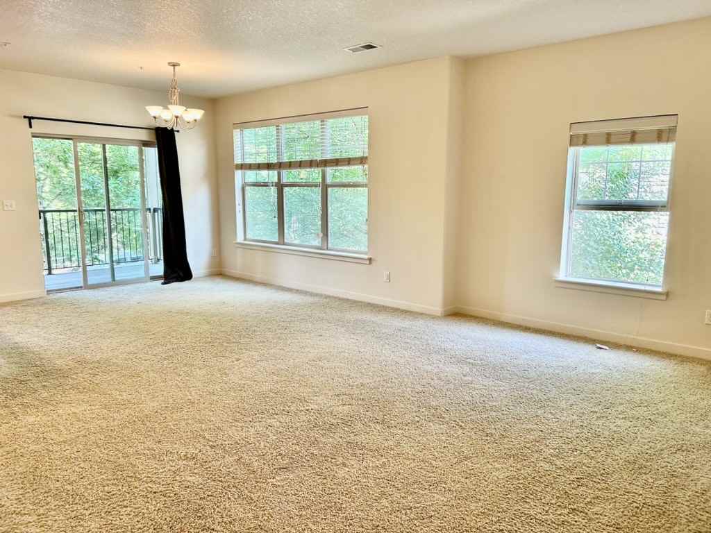 8005 Ne Rockne Way #8005 - Photo 7 of 32