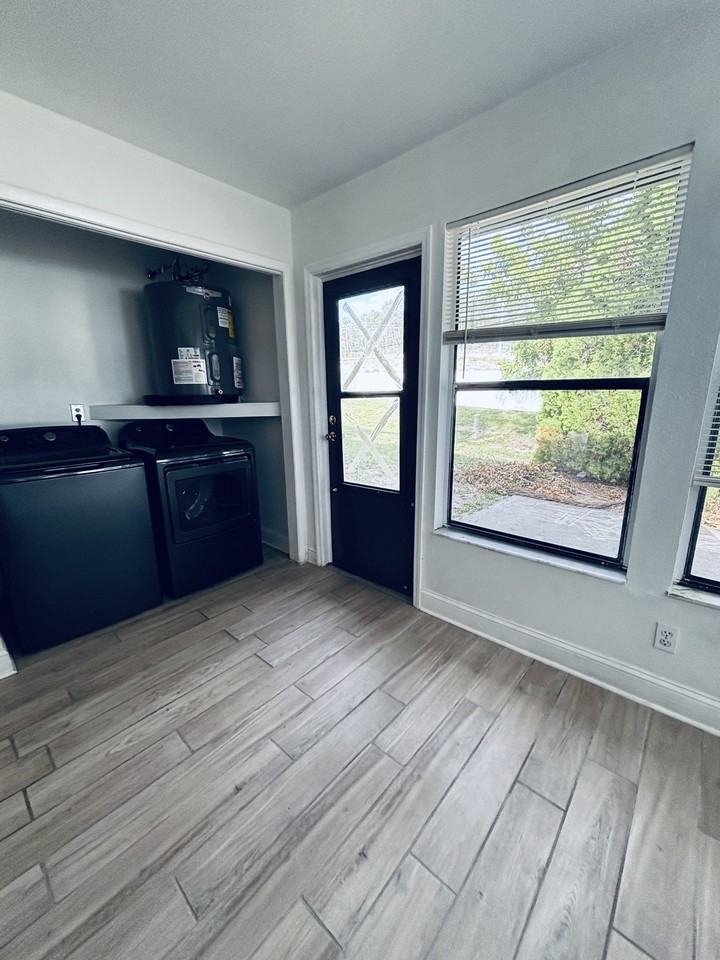 2130 Bancroft Pl #E - Photo 7 of 12