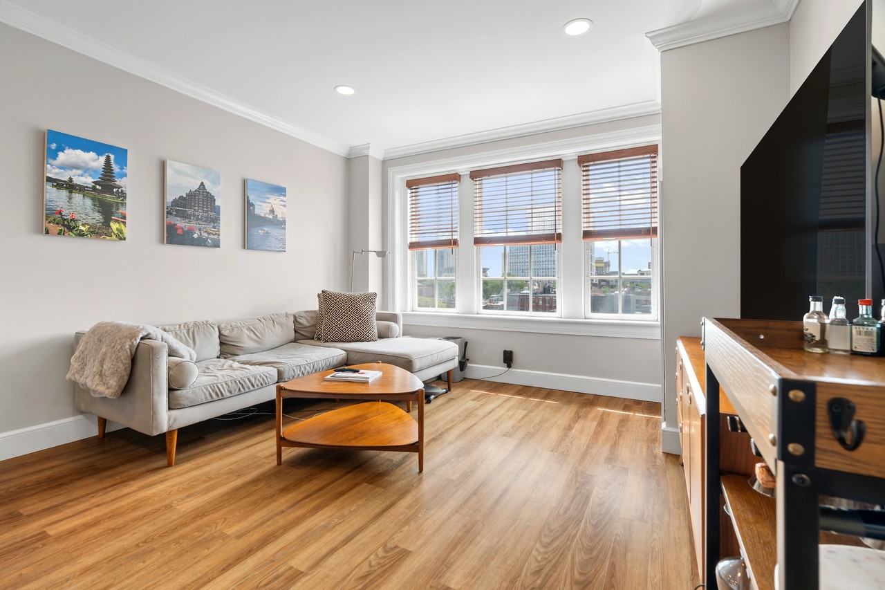 534 Beacon St #901 - Photo 4 of 17