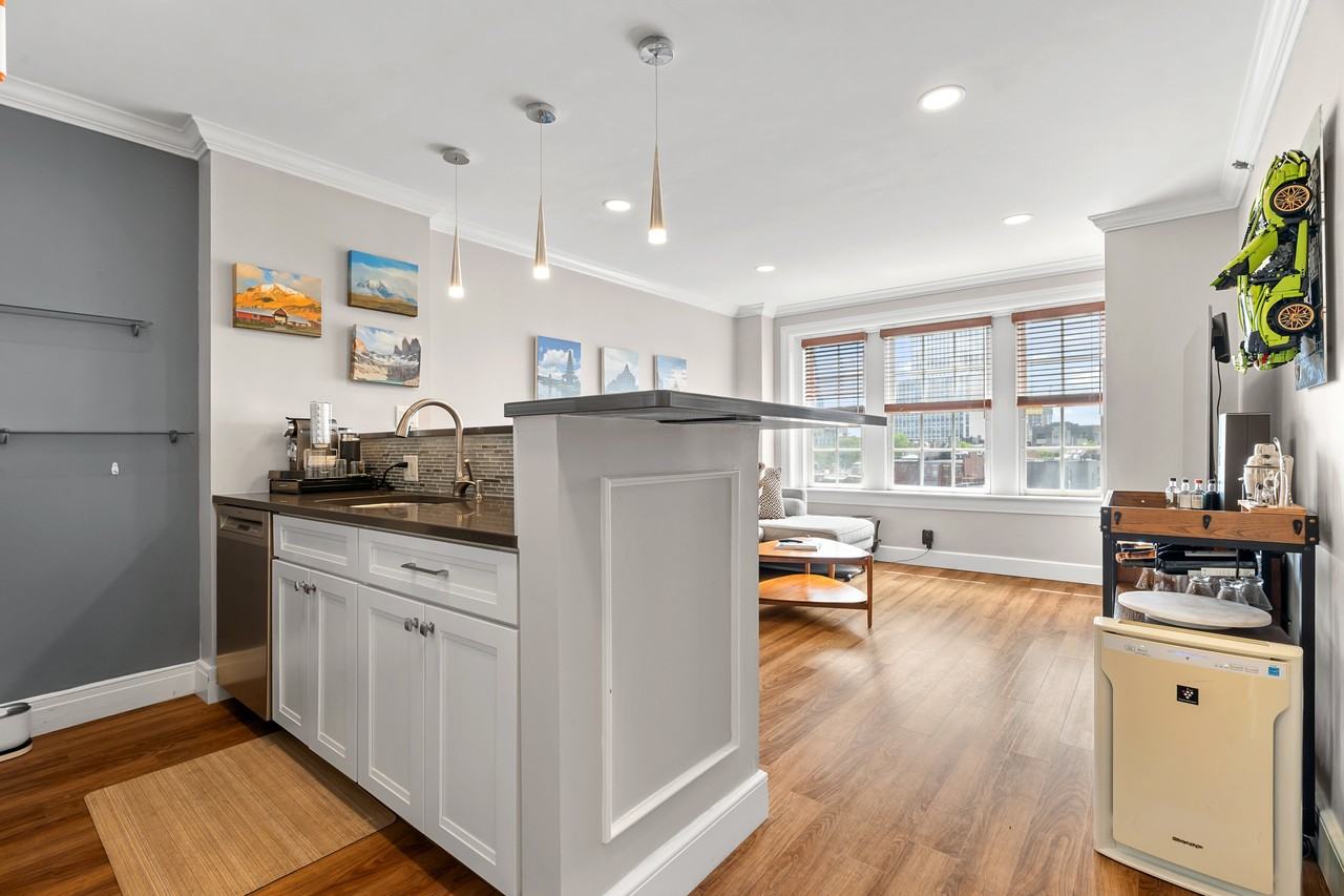 534 Beacon St #901 - Photo 7 of 17