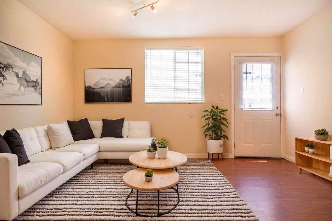 830 W Mission Bay Dr - Photo 2 of 16