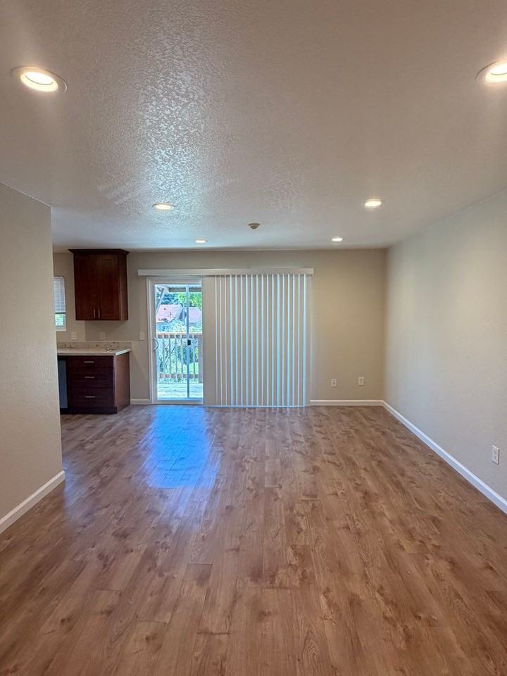 497 Sebastopol Avenue - Photo 4 of 16