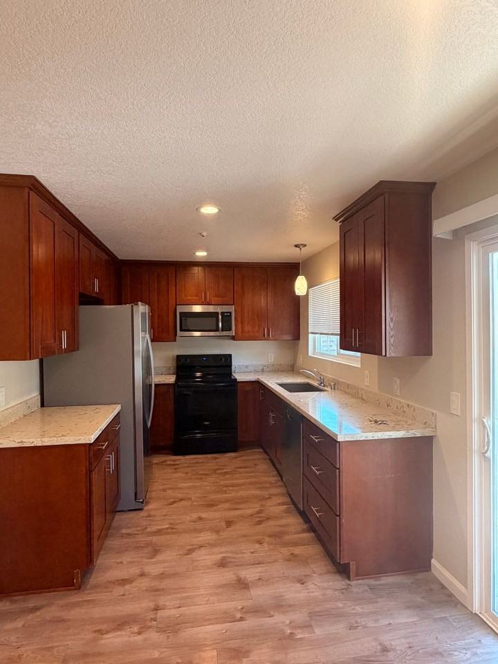 497 Sebastopol Avenue - Photo 5 of 16