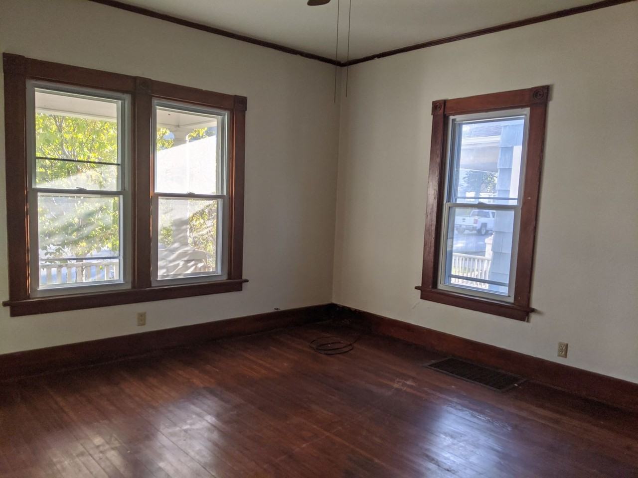 511 16th Ave - Photo 3 of 11