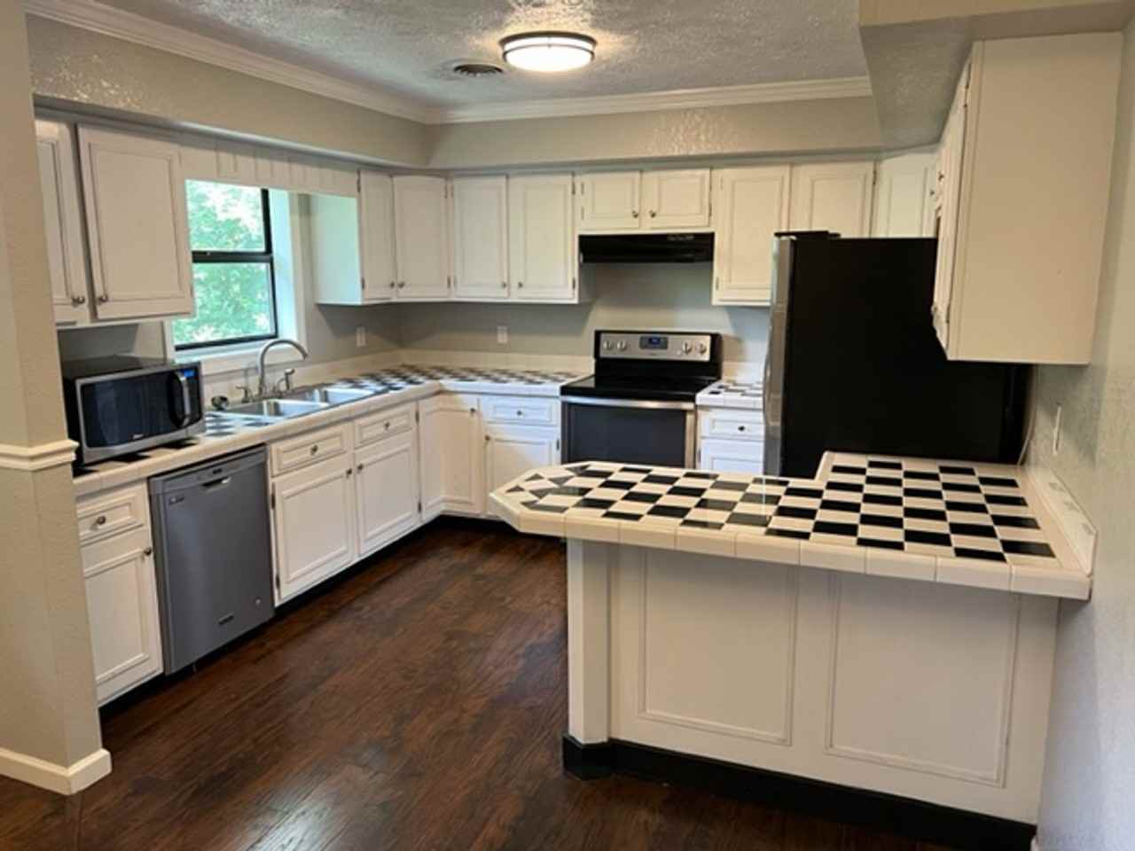 1551A Clendenen Rd - Photo 4 of 11