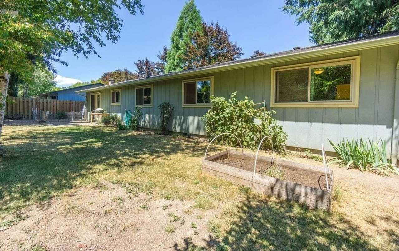 3622 Nw Polk Ave - Photo 4 of 18