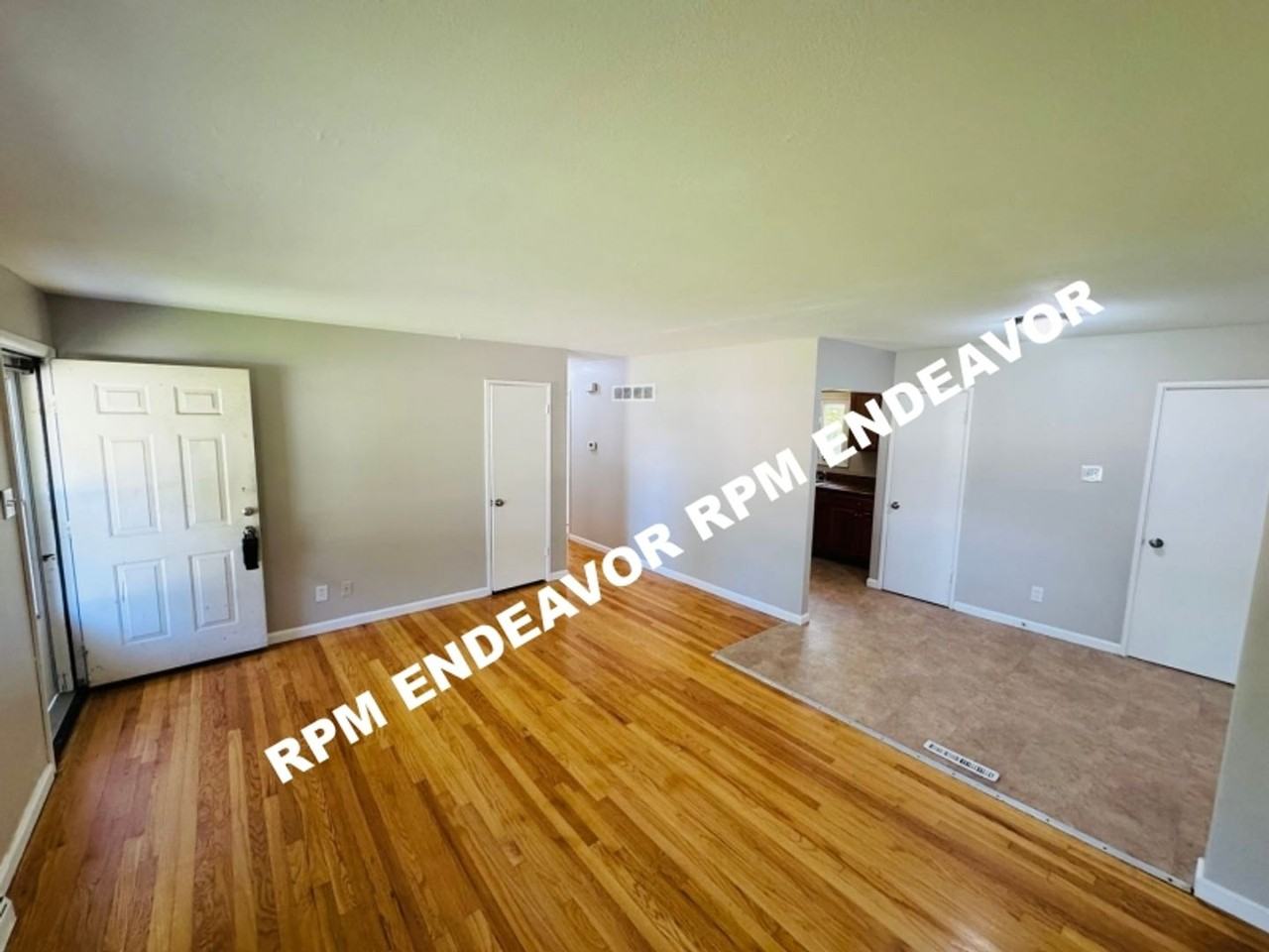 10052 Lilac Ave - Photo 4 of 20