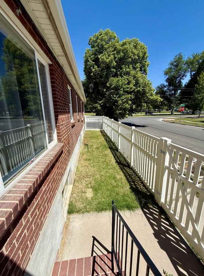 477 E Williams Ave - Photo 2 of 20