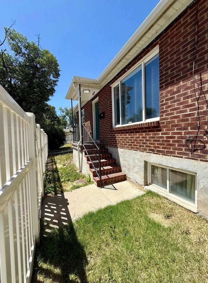 477 E Williams Ave - Photo 3 of 20