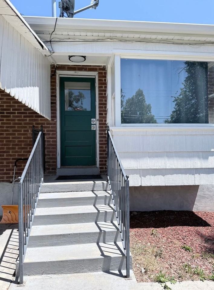 477 E Williams Ave - Photo 4 of 20