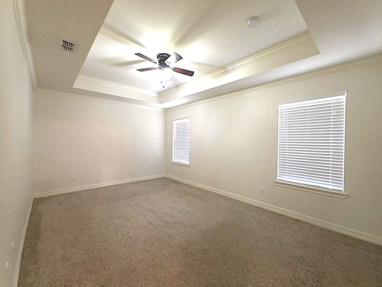 1424 Dogwood St - Photo 4 of 34