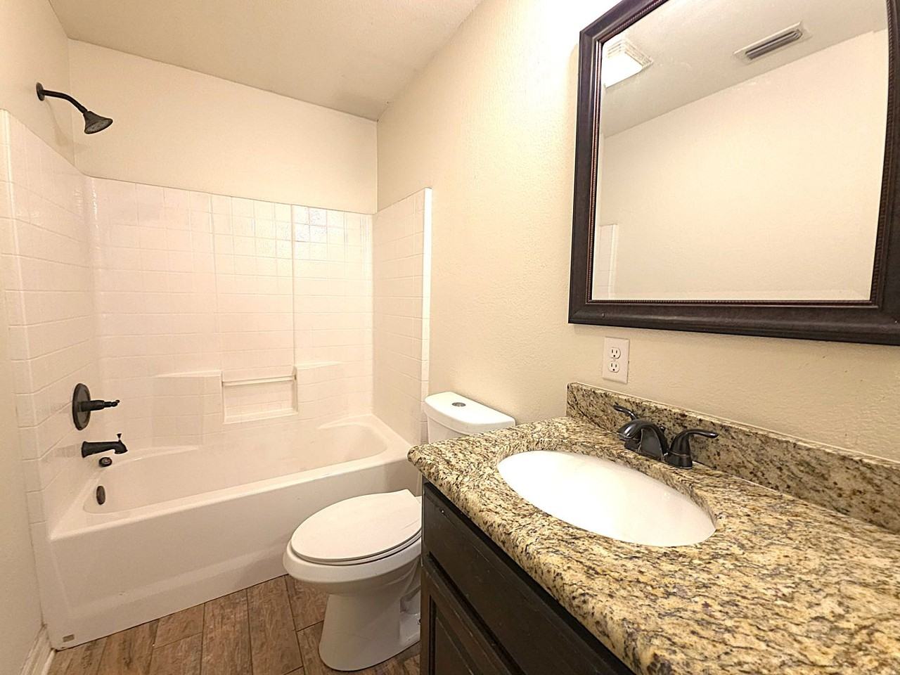 1424 Dogwood St - Photo 6 of 34