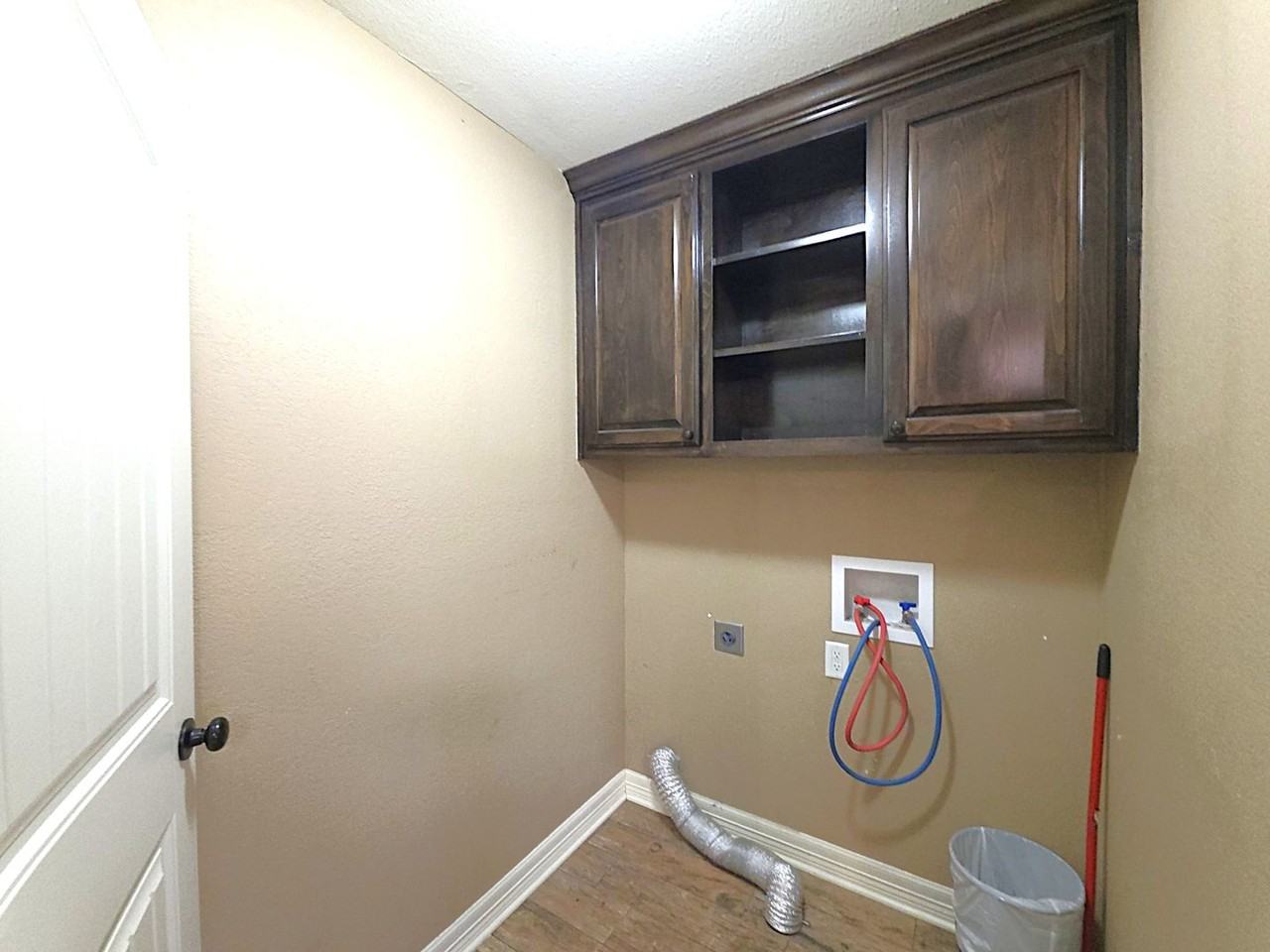 1424 Dogwood St - Photo 7 of 34