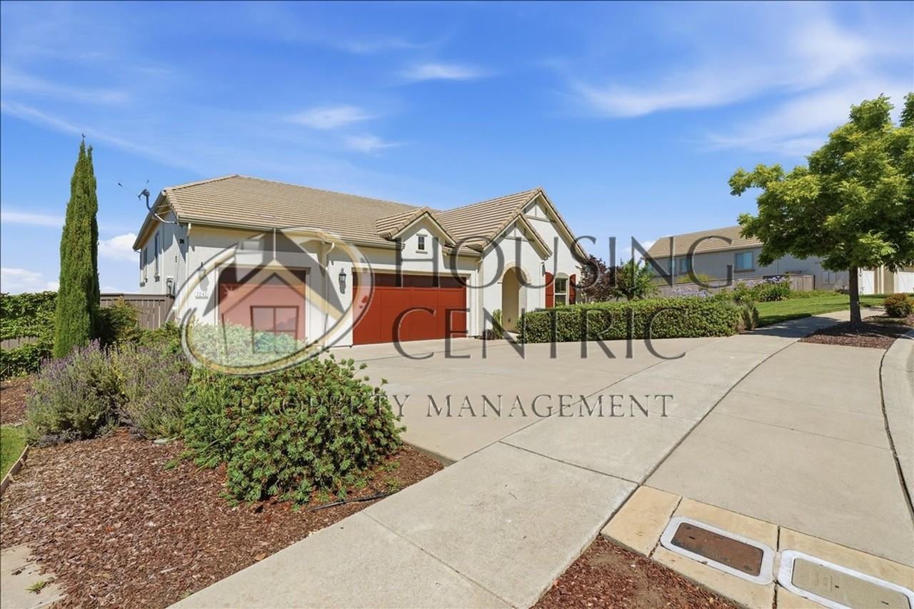 7242 Breaker Point Way - Photo 3 of 50