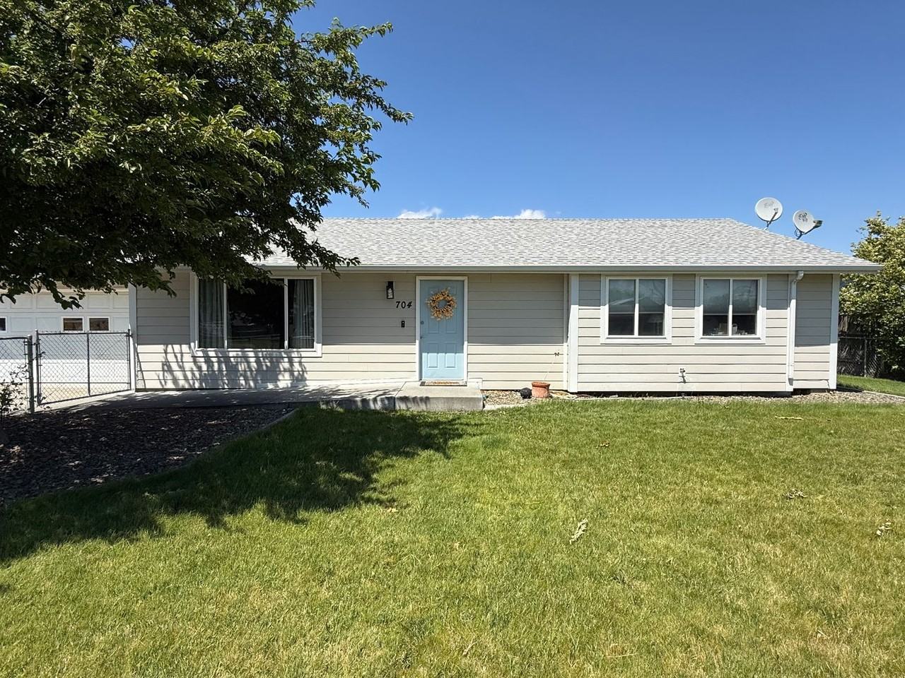 704 W 45th Pl - Photo 3 of 20
