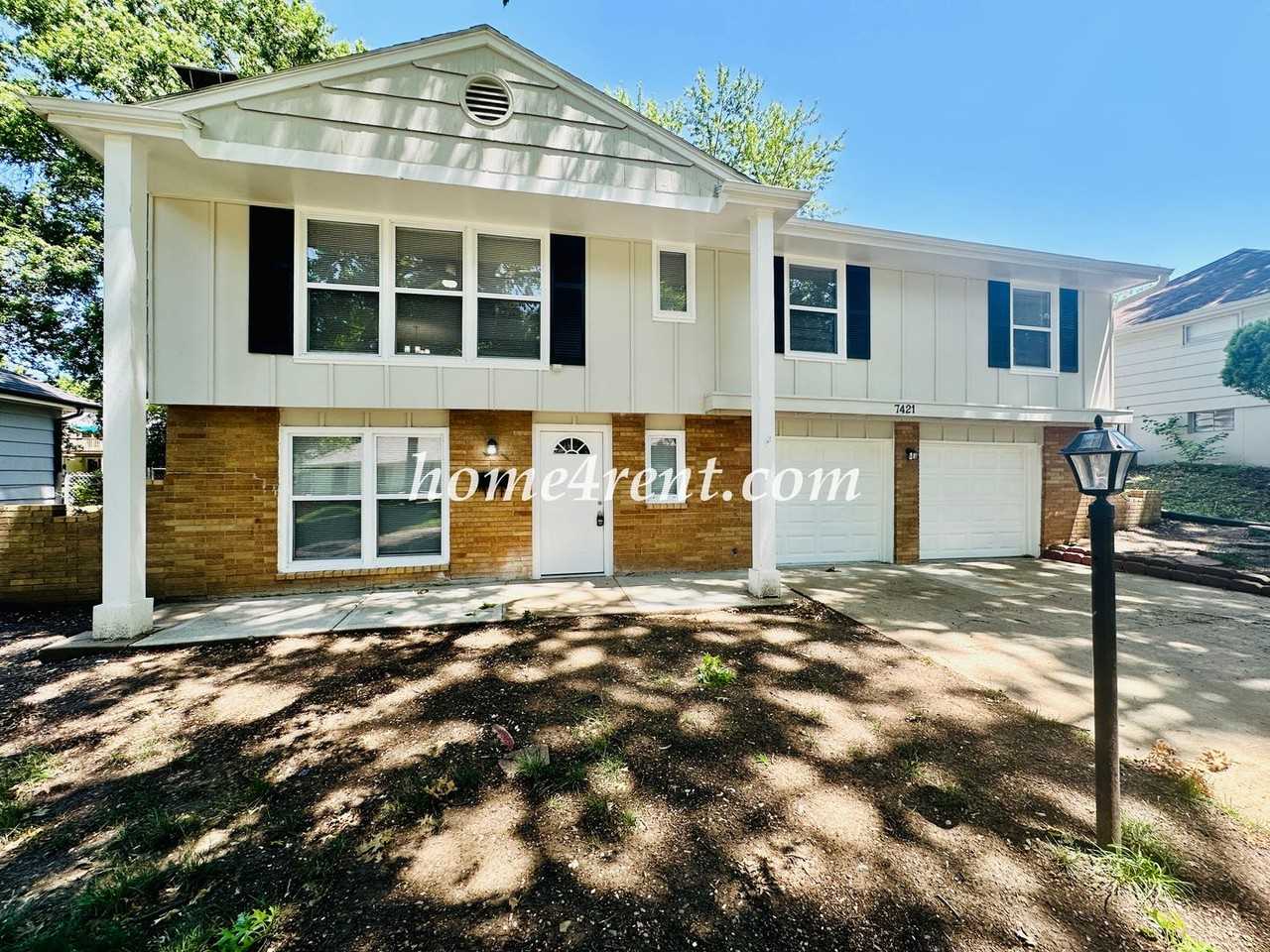 7421 Hardy Ave - Photo 2 of 43