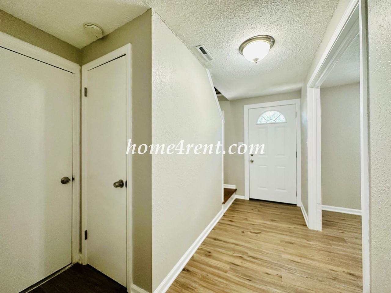 7421 Hardy Ave - Photo 3 of 43