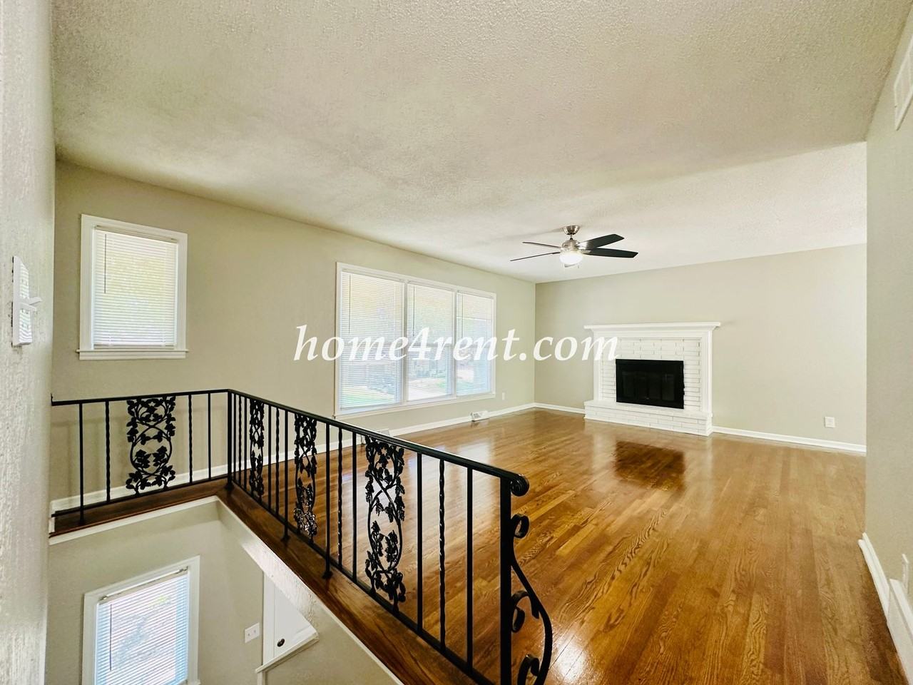 7421 Hardy Ave - Photo 4 of 43