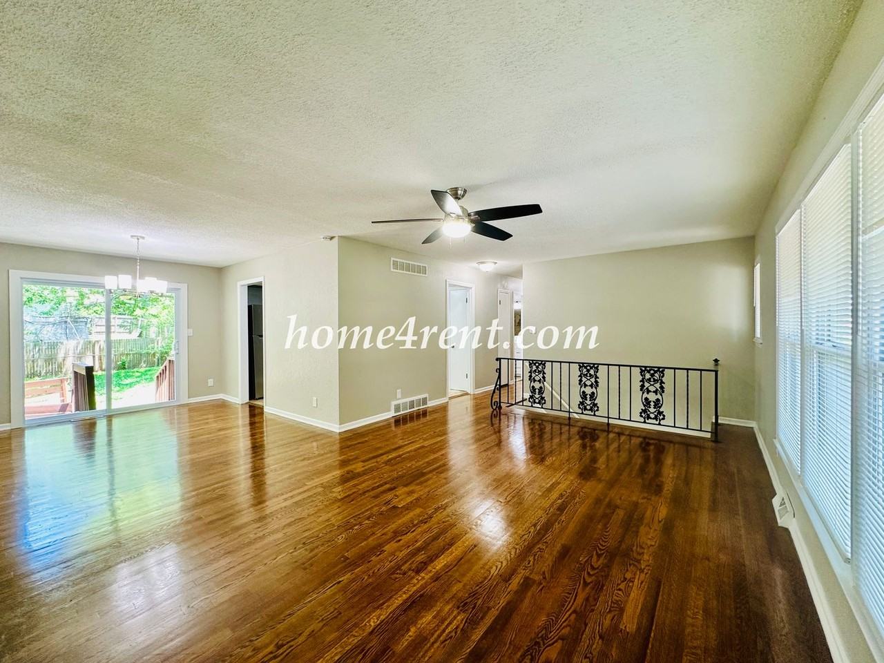 7421 Hardy Ave - Photo 6 of 43