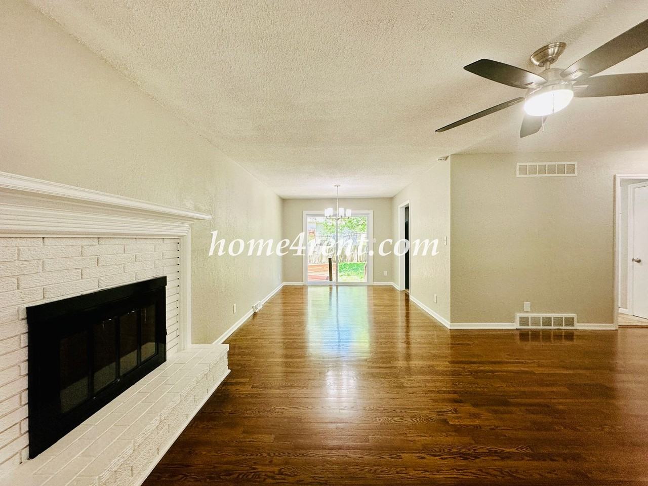 7421 Hardy Ave - Photo 7 of 43