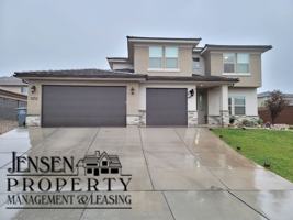 featured image of 3252 E Tanoak Dr