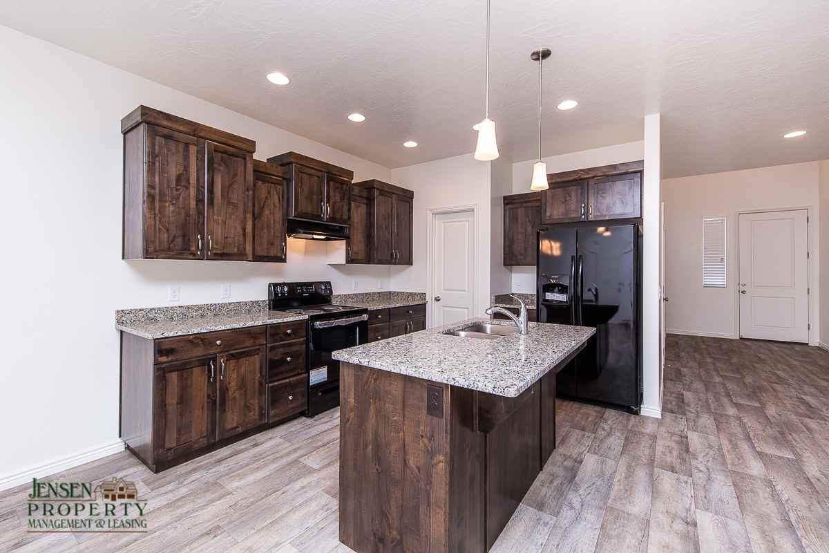 3252 E Tanoak Dr - Photo 3 of 26