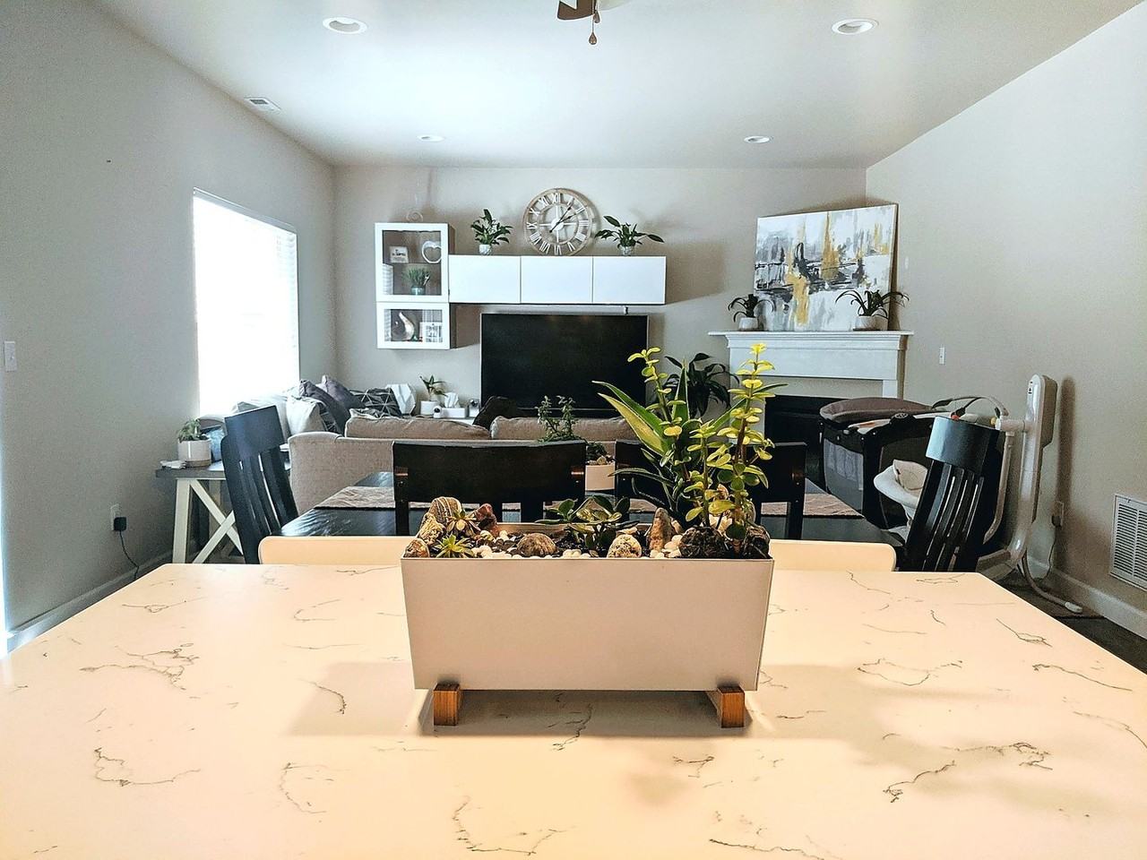 6977 Rocklin Ave Ne - Photo 4 of 12