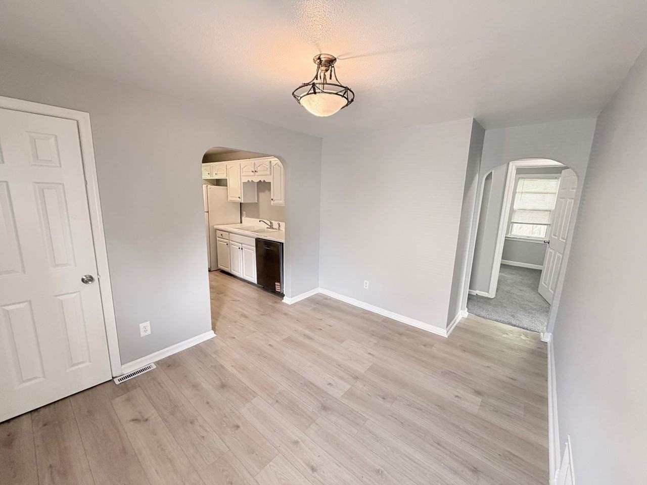 1207 N Mccoy St - Photo 3 of 11