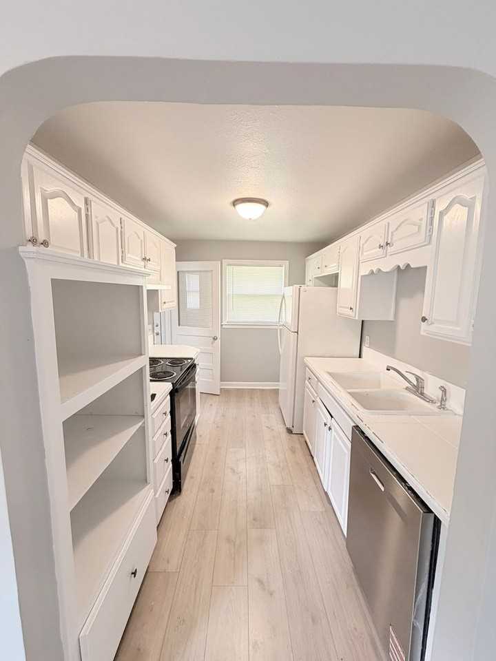 1207 N Mccoy St - Photo 4 of 11