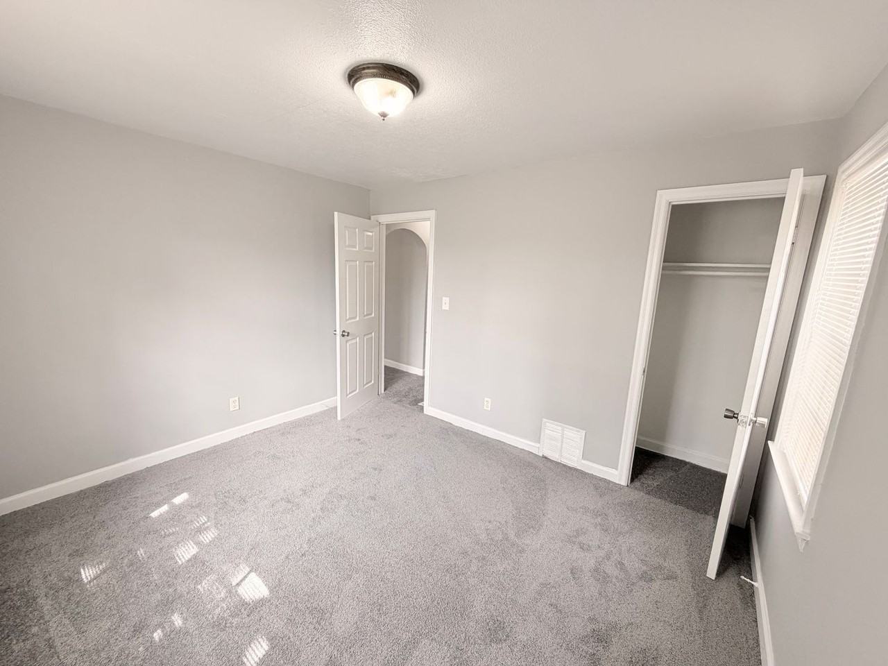 1207 N Mccoy St - Photo 7 of 11