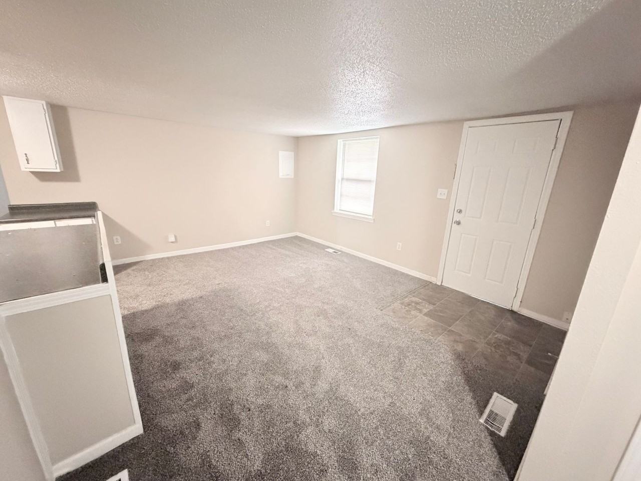 806 1/2 E Devon St - Photo 2 of 8