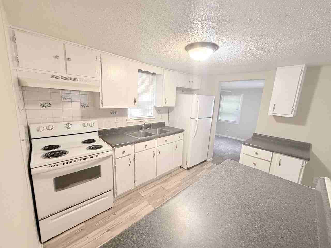 806 1/2 E Devon St - Photo 3 of 8