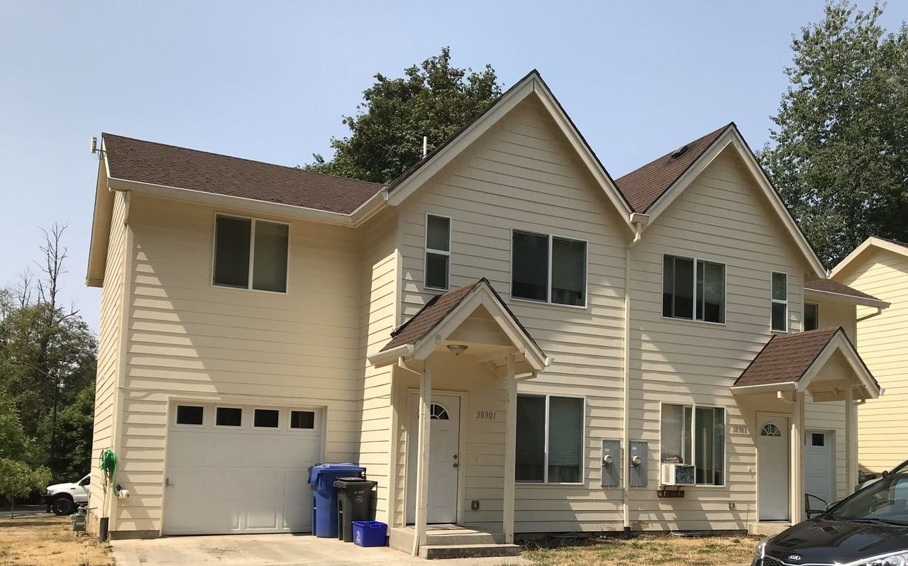 Planned Unit Development with great park area - Photo 3 of 18