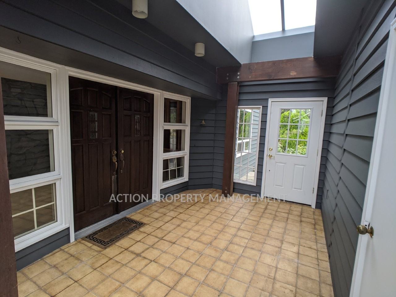 251 Old Schoolhouse Rd - Photo 4 of 42