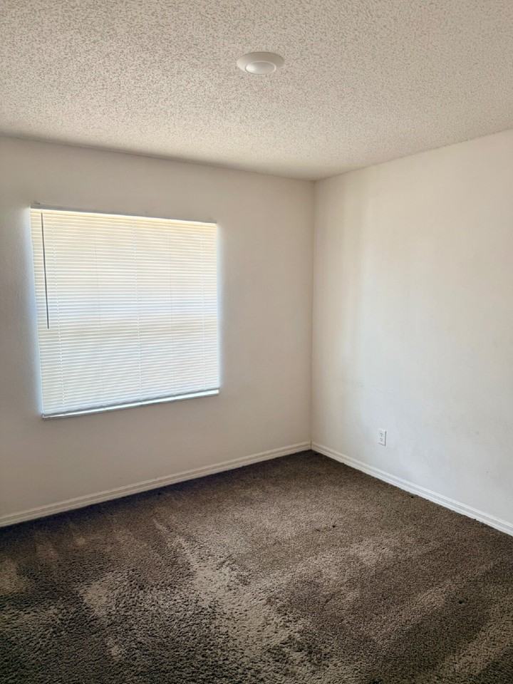 2380 Summerfield Ave - Photo 4 of 9