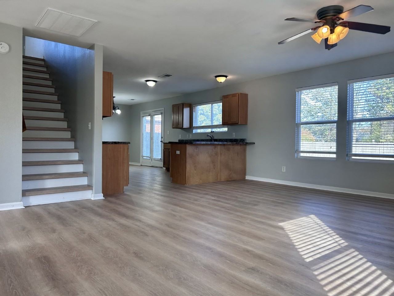 379 Jasmine Dr - Photo 2 of 30