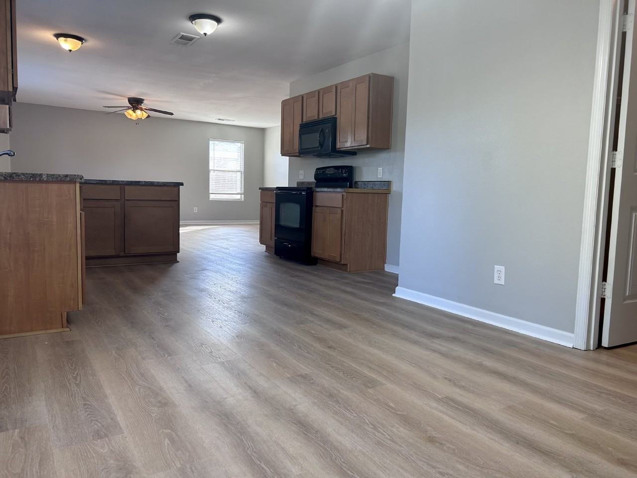 379 Jasmine Dr - Photo 3 of 30